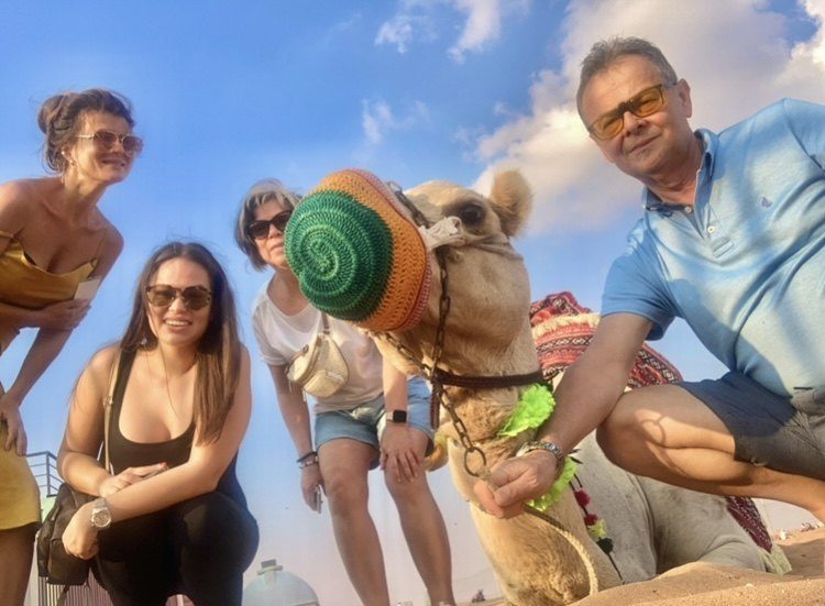 Silvia with tourists in the desert after a jeep breakdown